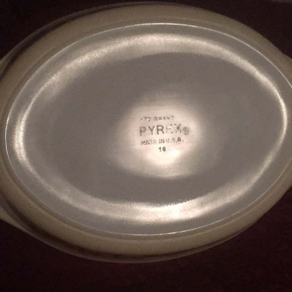 PYREX Vintage Golden Acorn oven to table casserole Excellent Condition No Lid - Picture 3 of 5